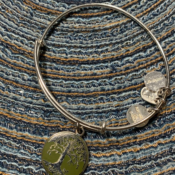 Tree of Life Friendship Bracelet - Picture 4 of 5